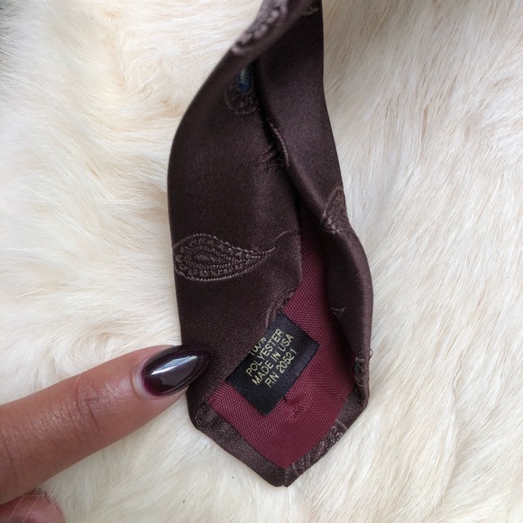 Paisley Patterned Botany 500 Men’s Necktie - Picture 6 of 8